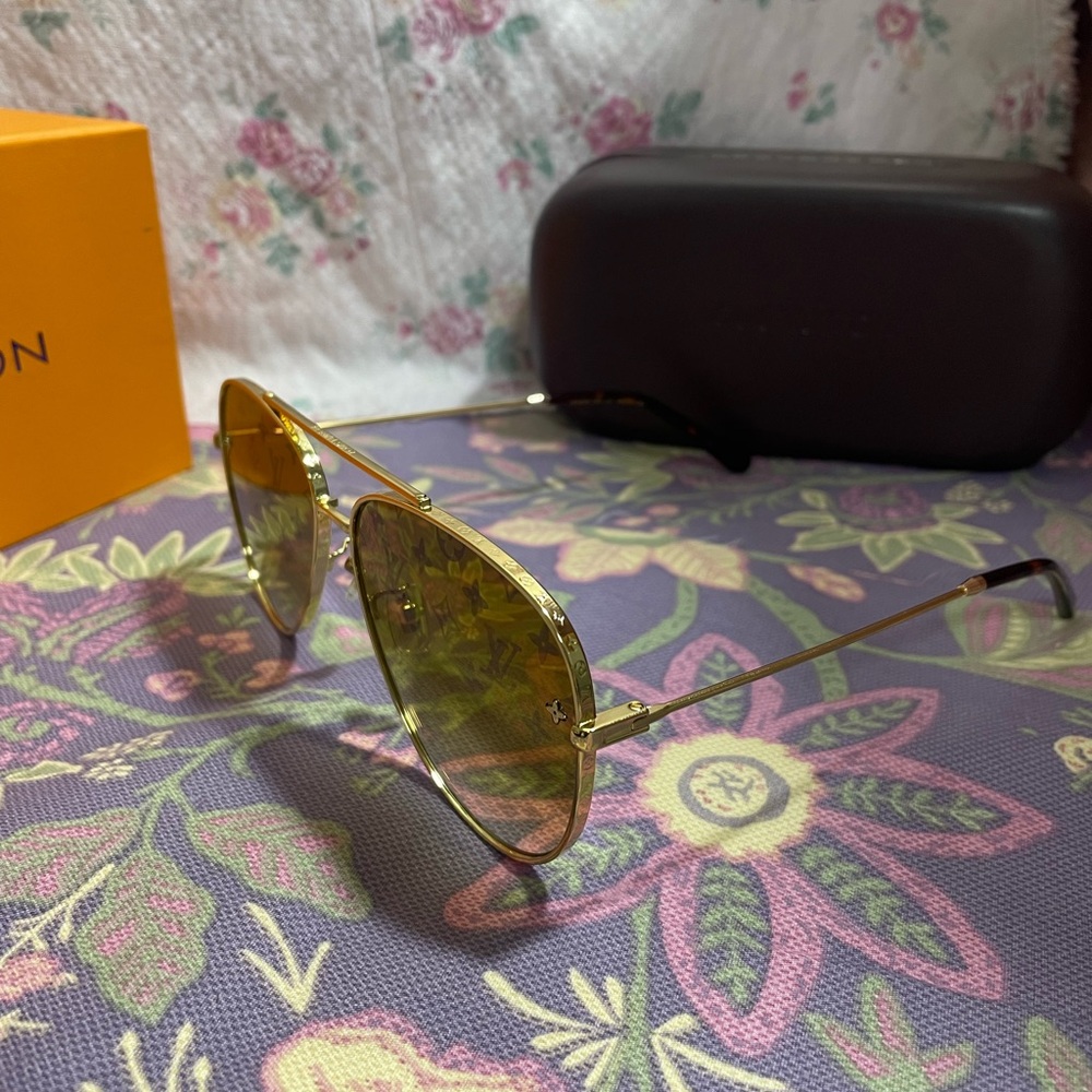 LV Gold Monogram Aviator Sunglasses - Picture 2 of 6